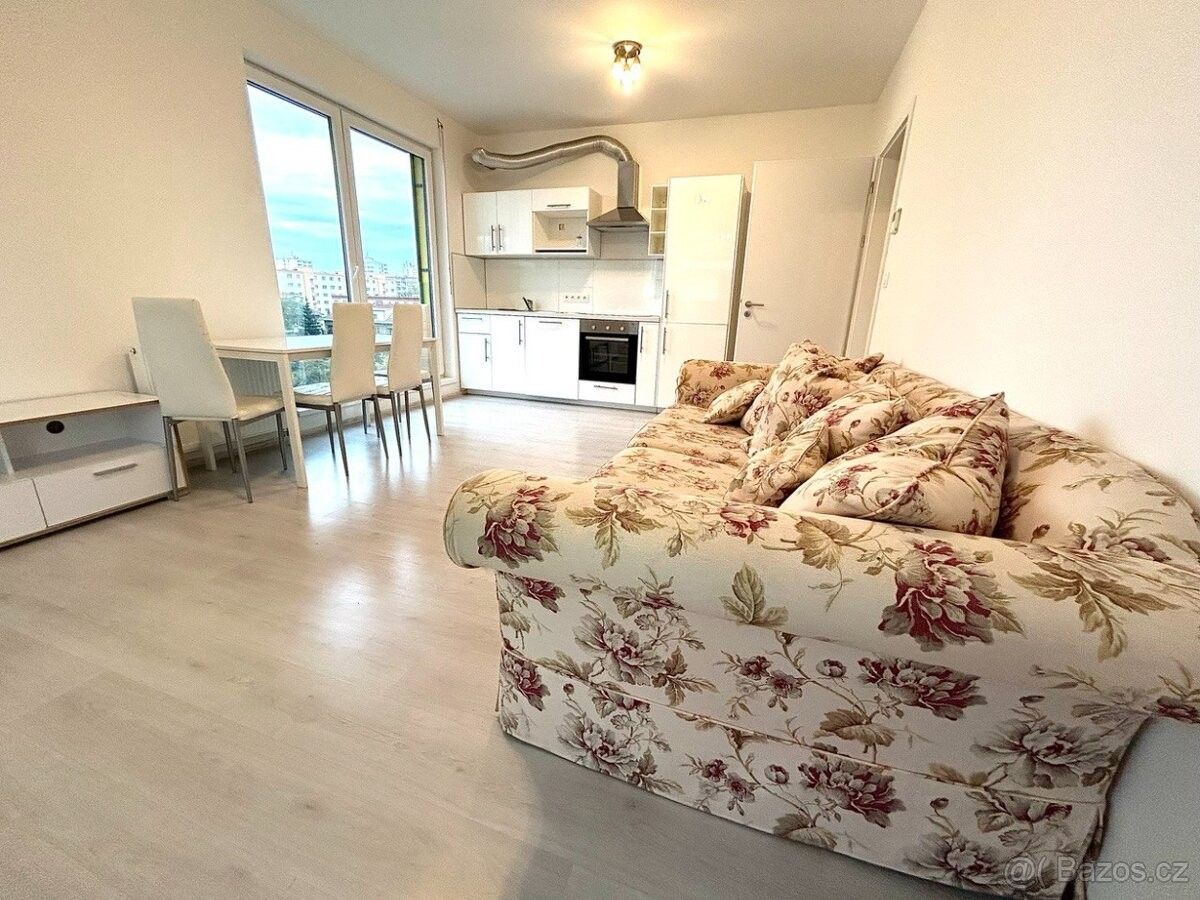 Pronájem byt - Praha, 100 00