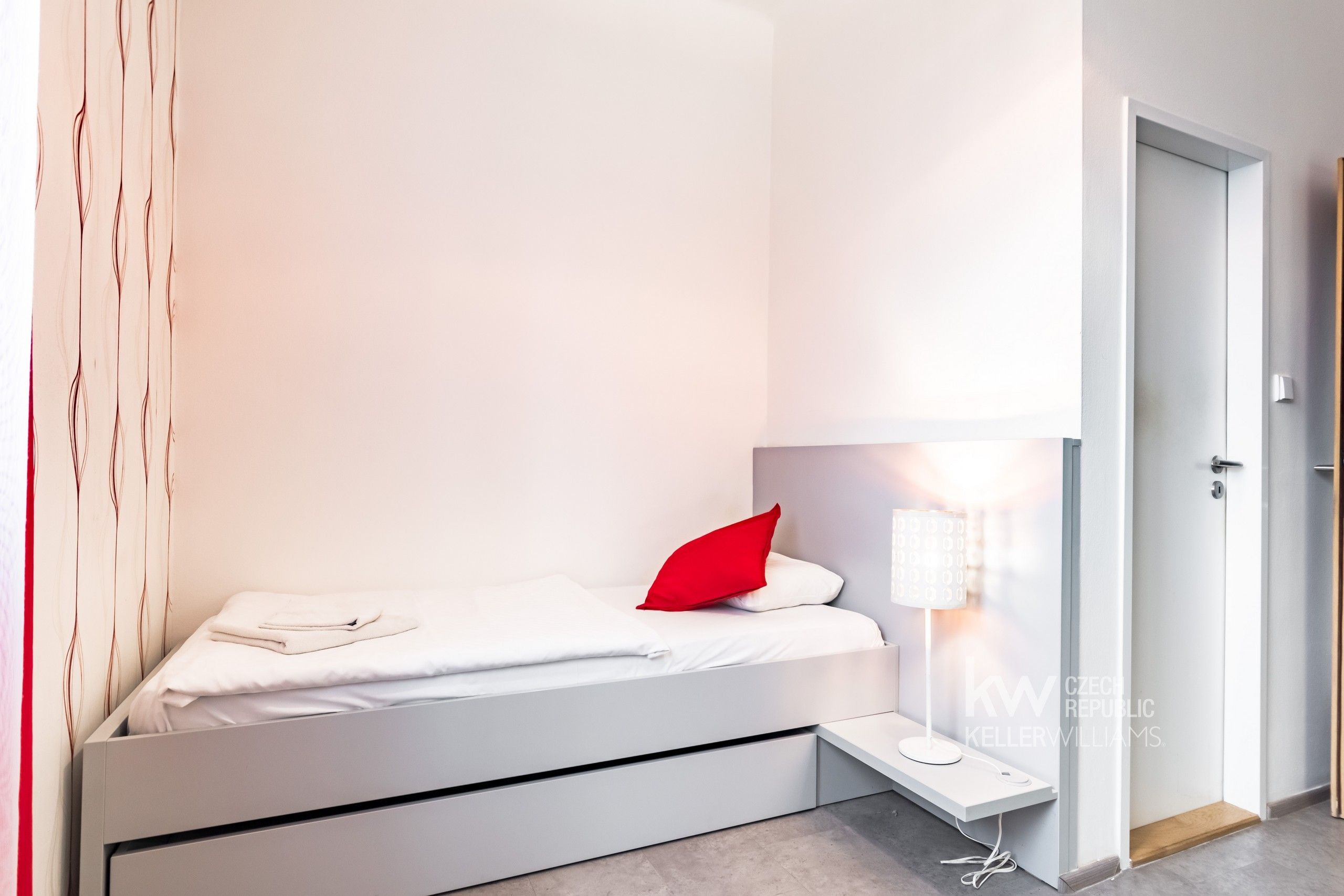 Pronájem byt 1+kk - Na Jezerce, Praha Nusle, 18 m² - 2