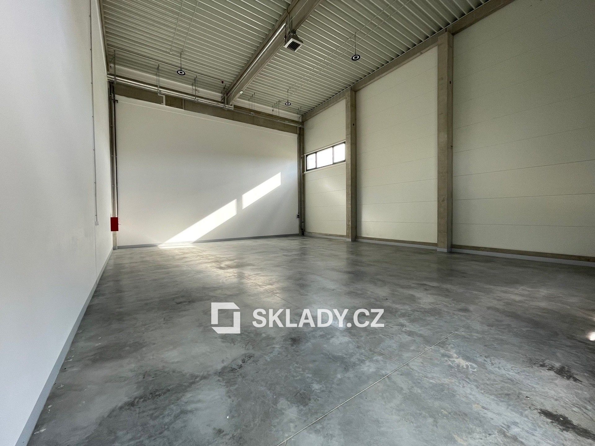 Pronájem sklad - Králův Dvůr, 192 m²