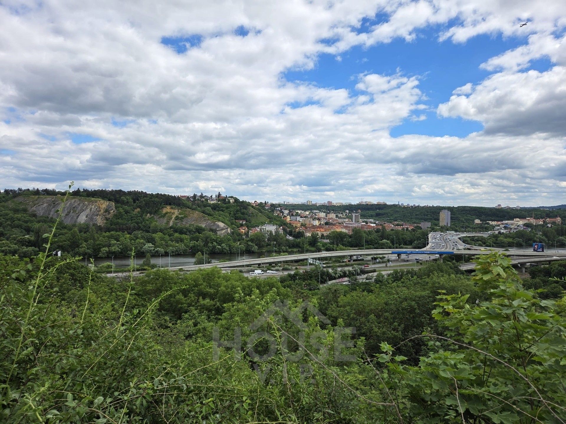 Činžovní dům · 430 m² · V násypu, Praha Hlubočepy - 4