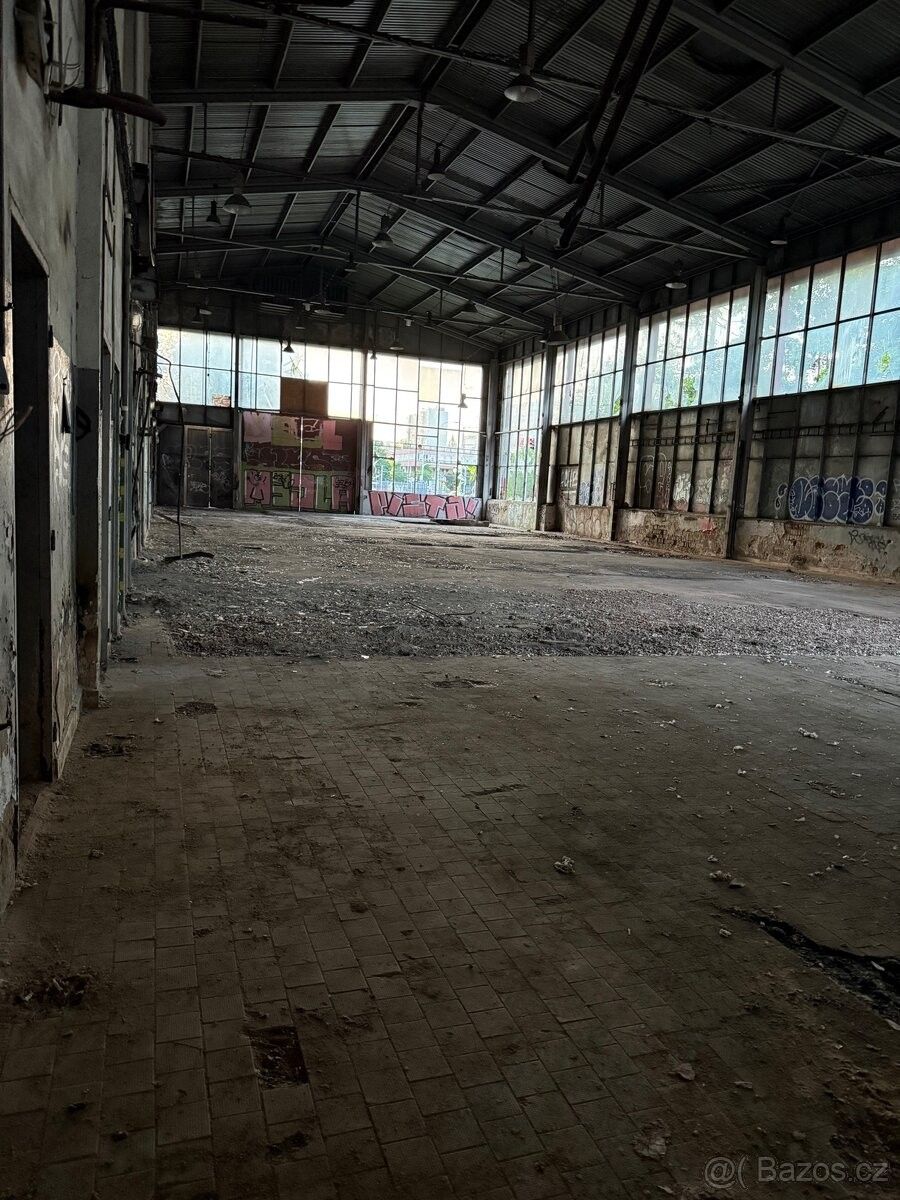 Sklady, Praha, 143 00