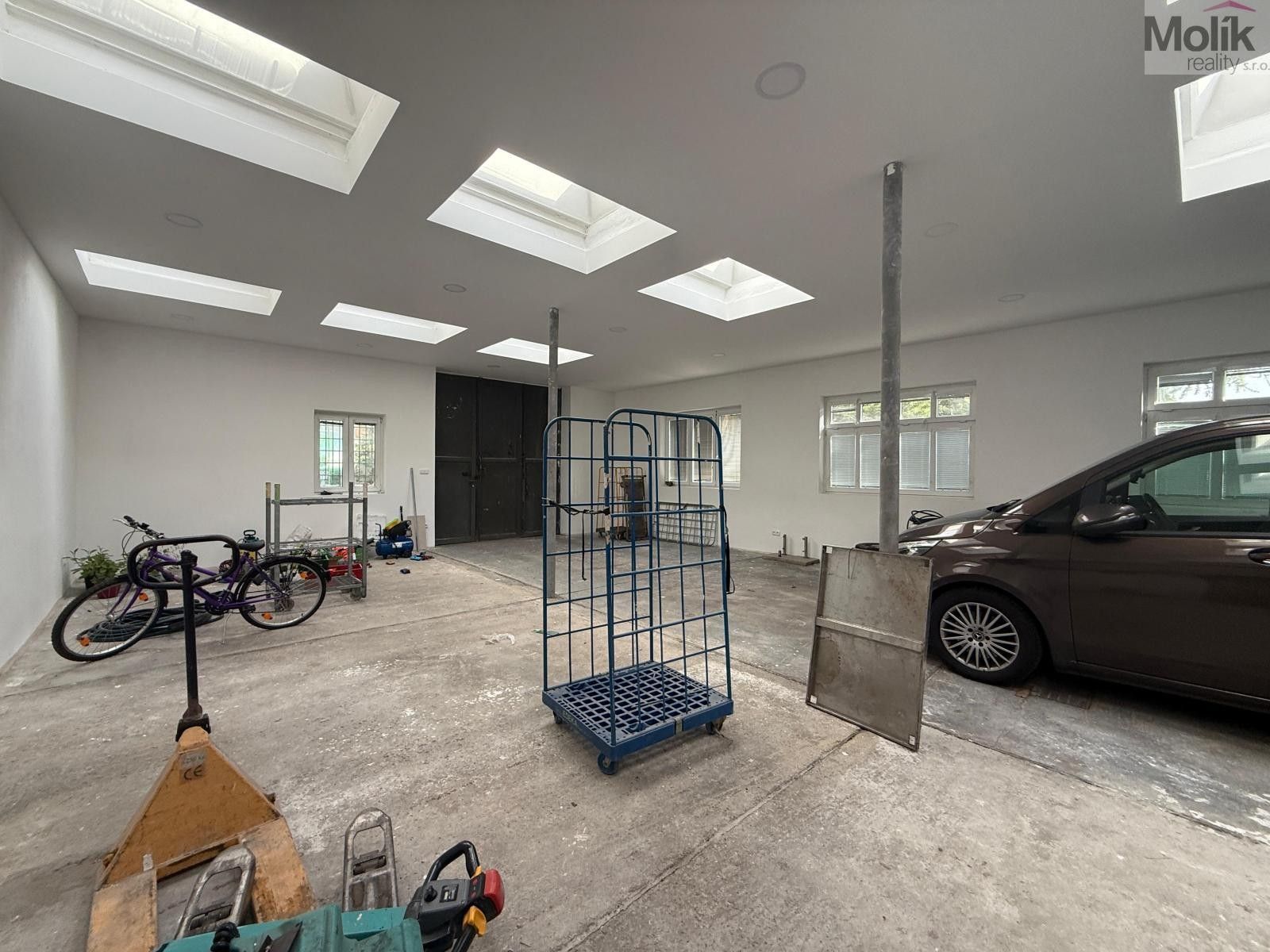 Sklady, Dukelská, Most, 290 m²