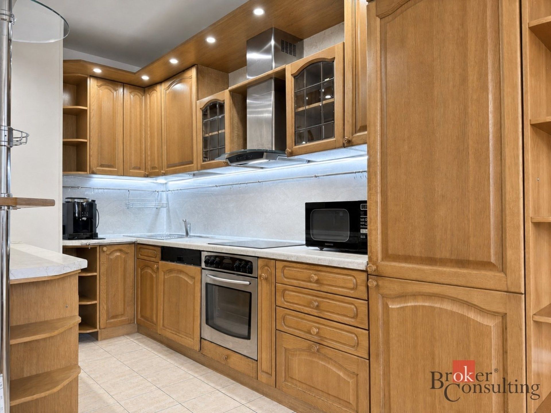 Pronájem byt 1+kk - Voskovcova, Praha, 179 m² - 5