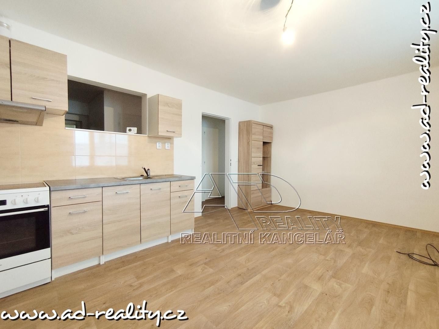 Pronájem byt 2+kk - Suchovrbenské nám., České Budějovice, 44 m²
