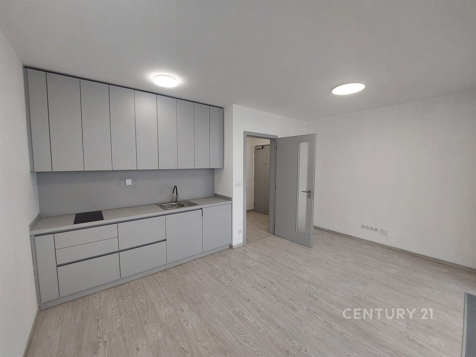 Pronájem byt 1+kk - Sokolovská, Praha, 27 m²