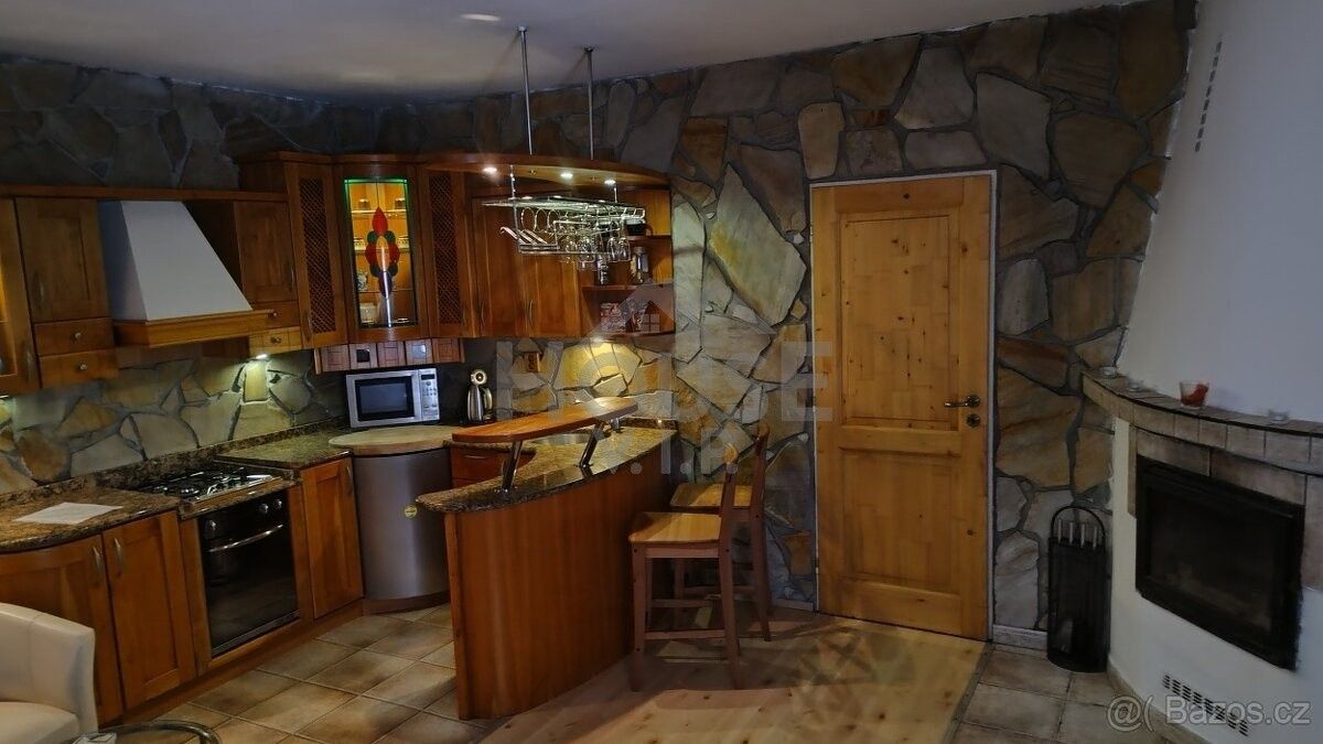 Prodej rodinný dům - Prostřední, Hýskov, 203 m²