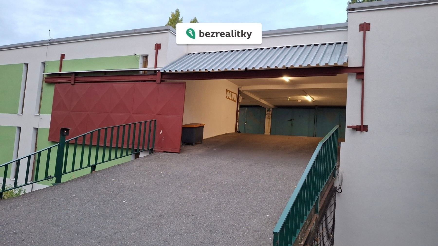 Prodej garáž - Pavrovského, Praha, 18 m²