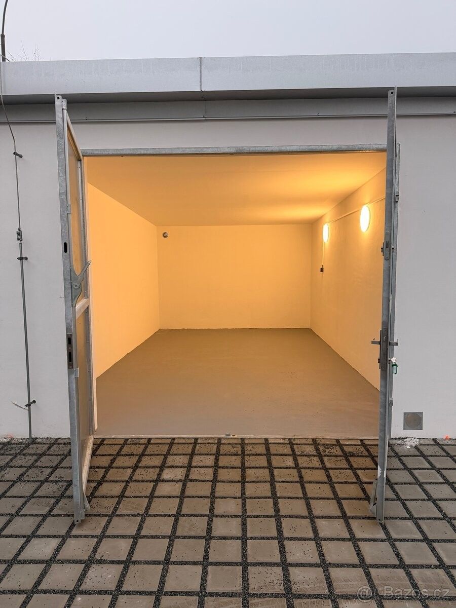 Garáže, Veltrusy, 277 46