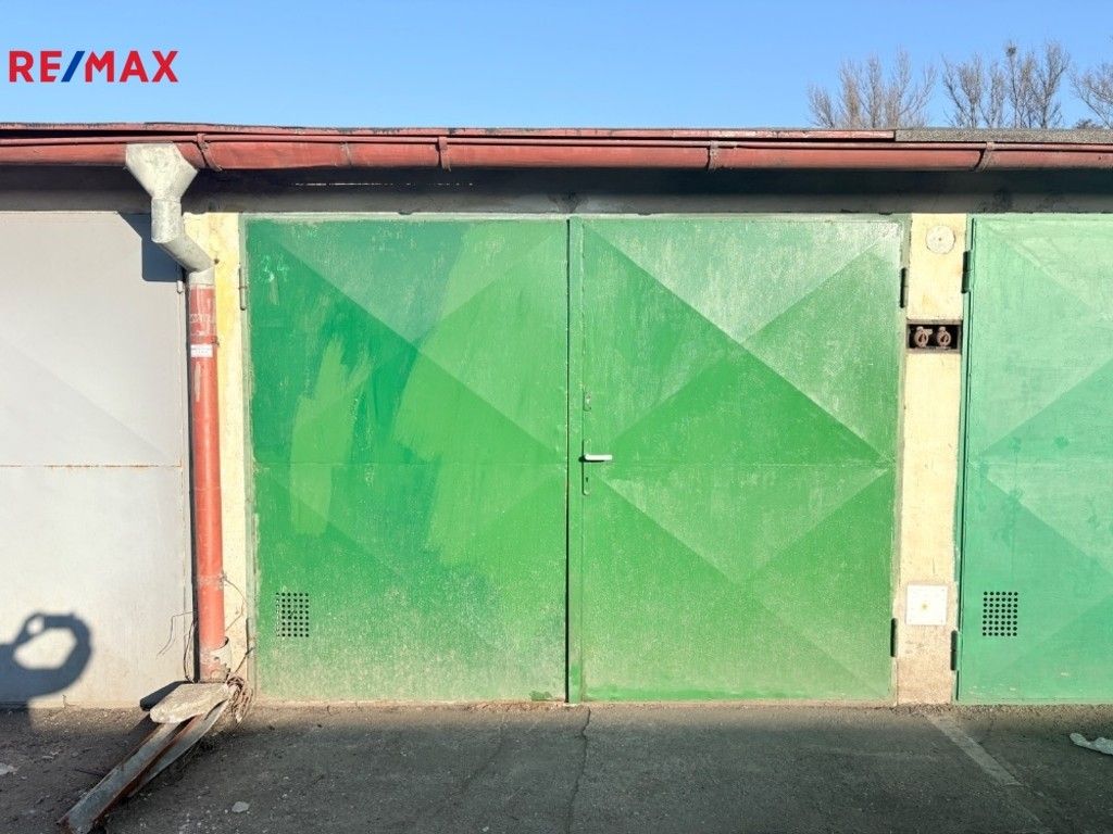 Garáže, Bratří Štefanů, Hradec Králové, 17 m²