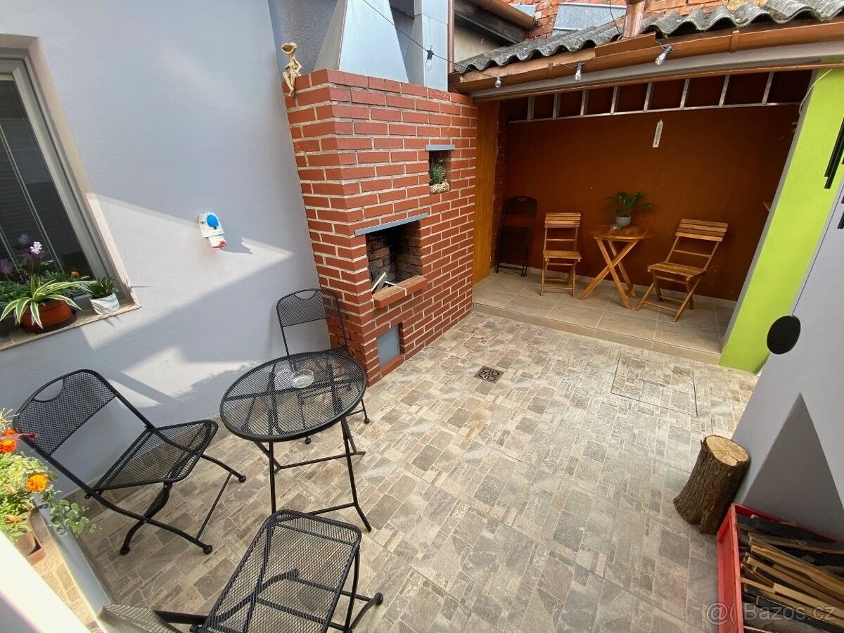 Pronájem rodinný dům - Staré Město u Uherského Hradiště, 686 03