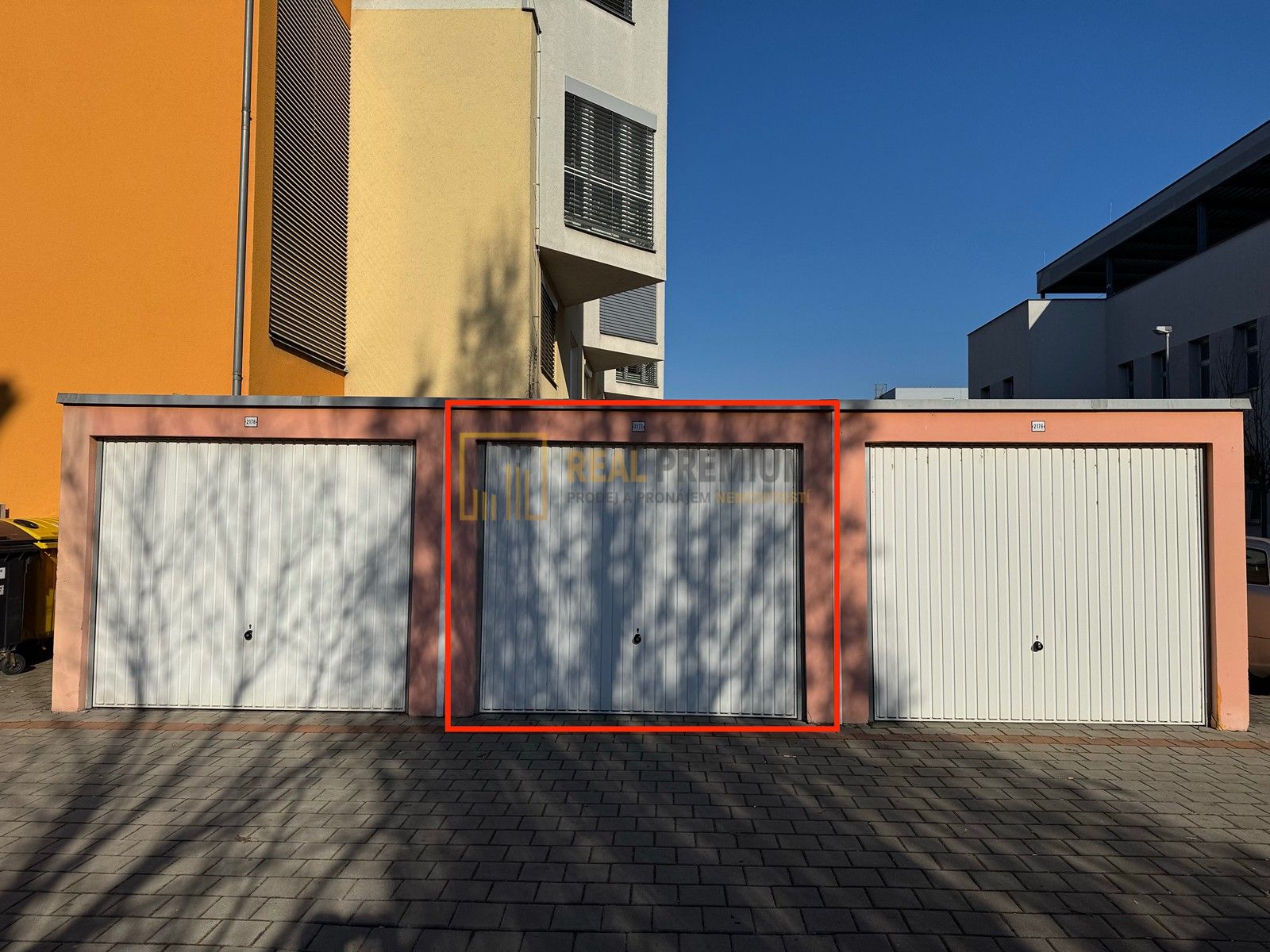 Prodej garáž - Hudecká, Uherské Hradiště, 18 m²