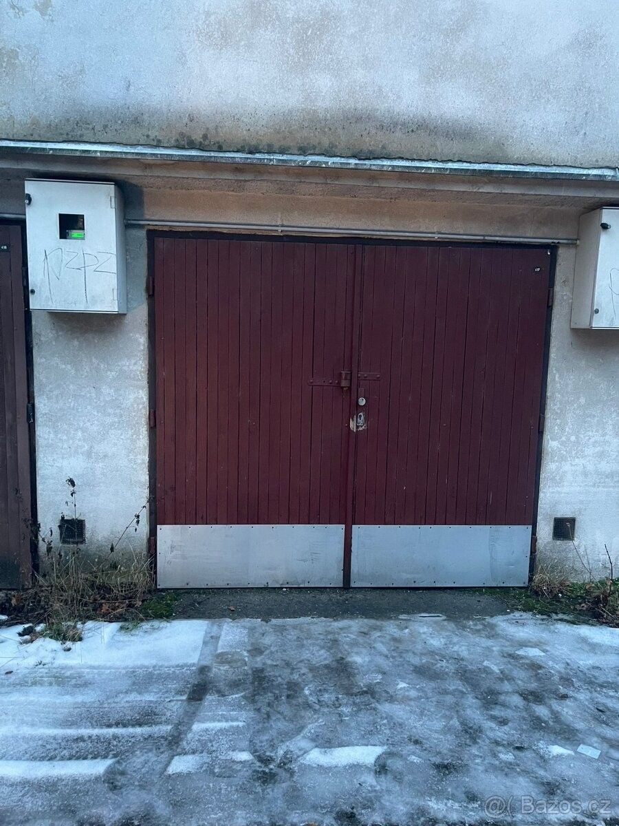 Garáže, Otrokovice, 765 02