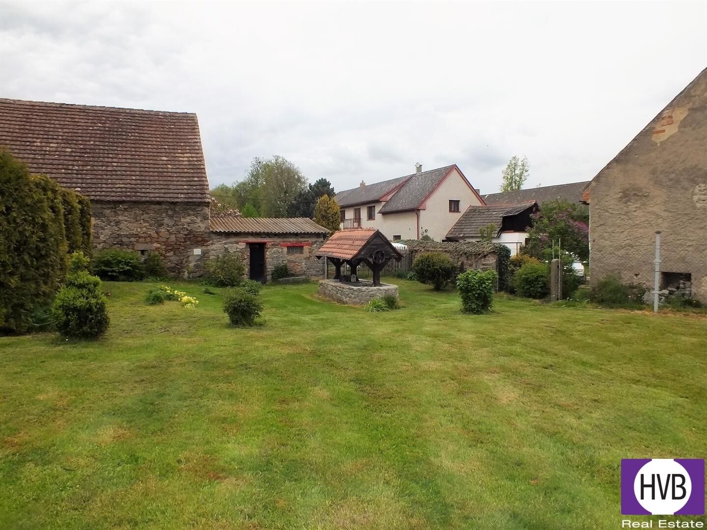 Prodej rodinný dům - Zalužany, 422 m² - 5