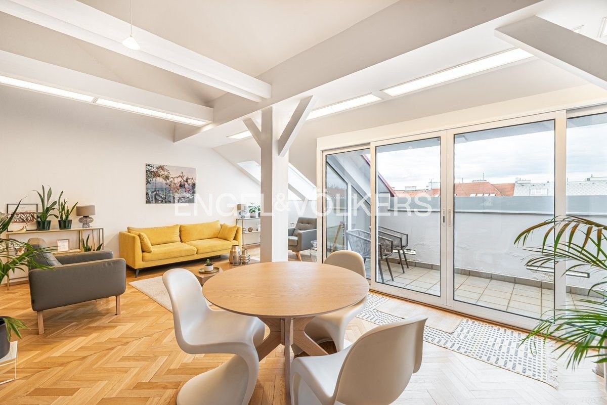 4+1, Všehrdova, Praha, 173 m²