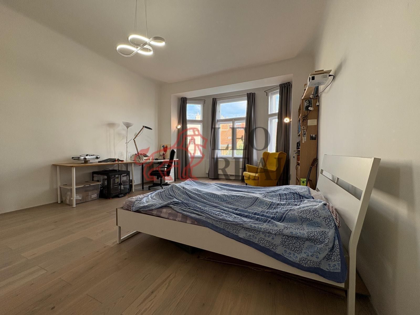 Pronájem byt 1+kk - 28. pluku, Praha, 43 m²