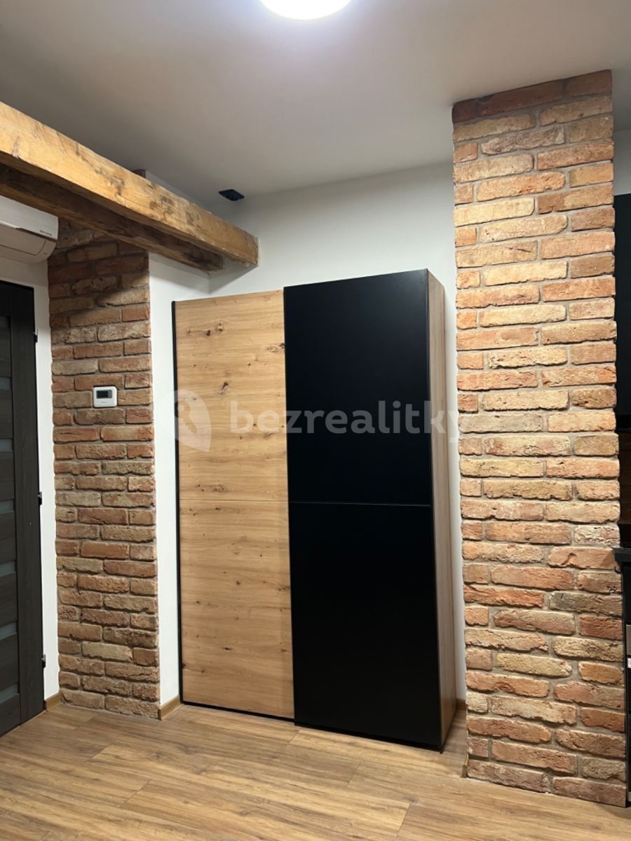Pronájem byt 1+kk - Husitská, Praha - Žižkov, 40 m² - 5