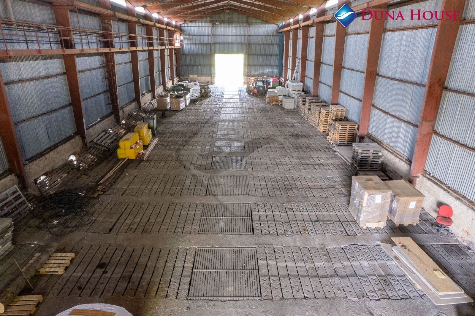 Obchodní prostory · 22 700 m² · Nedomice - 3