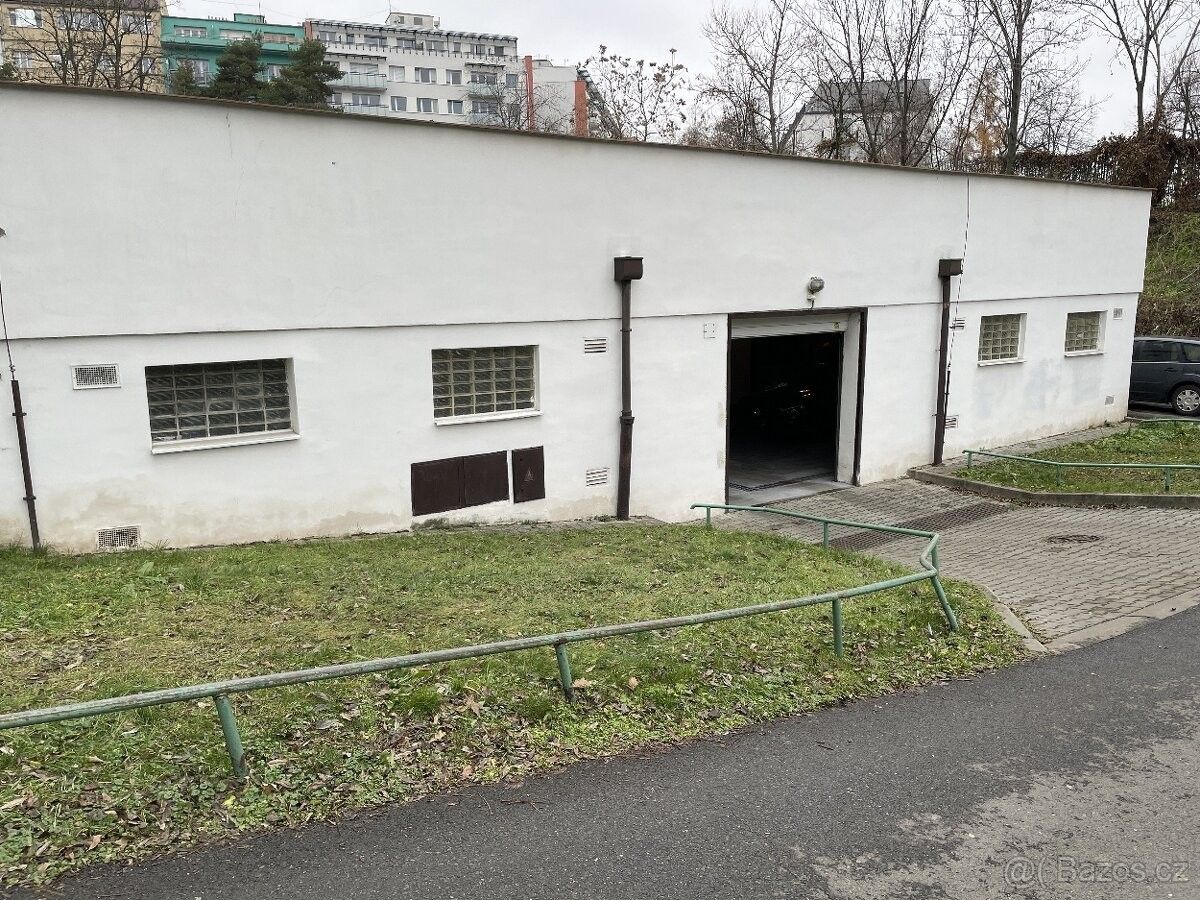 Garáže, Praha, 140 00