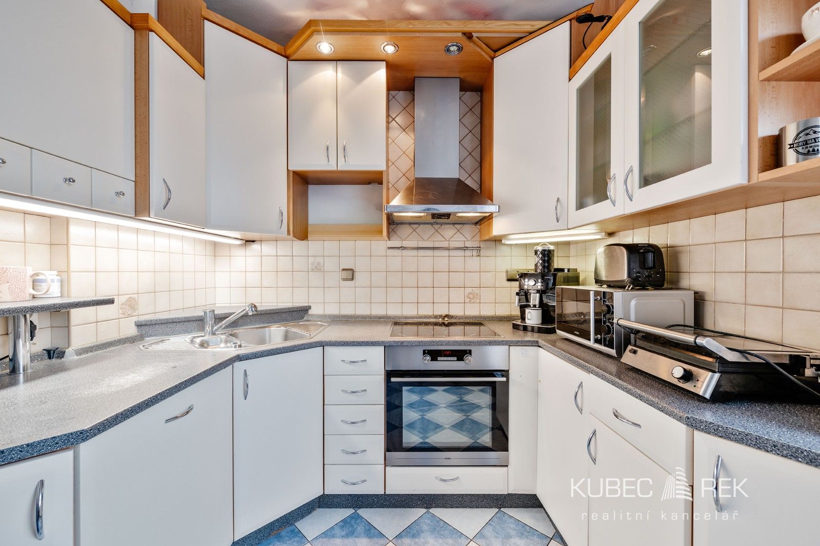 Prodej byt 3+1 - Bukurešťská 2789, Tábor, 72 m² - 1