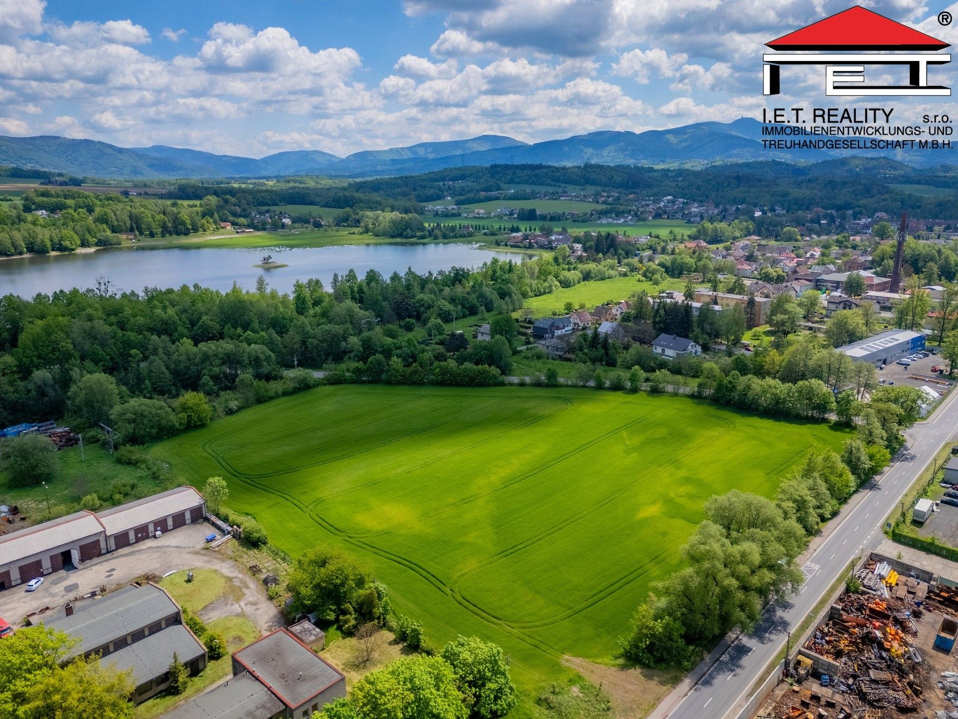 Prodej komerční pozemek - Na Zbytkách, Staré Město, 30 816 m² - 5