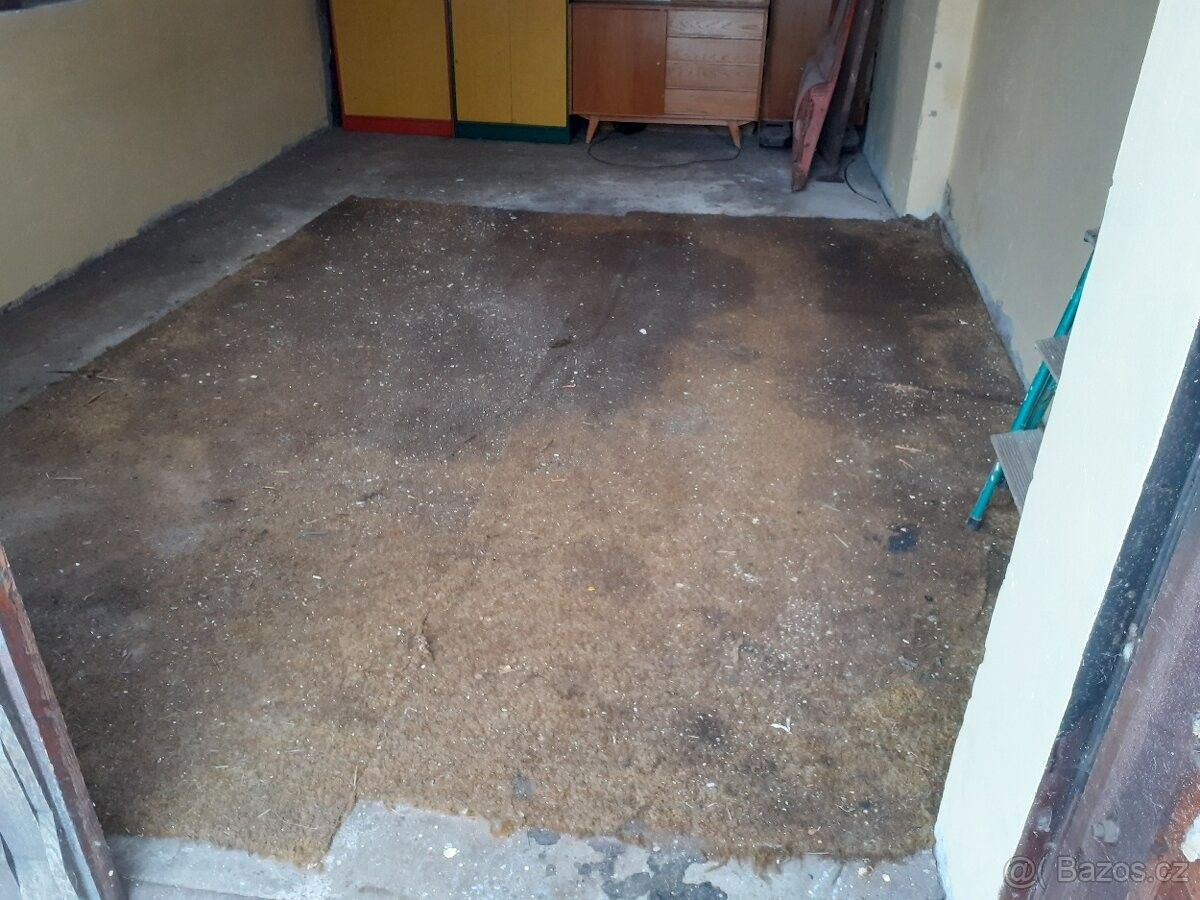 Garáže, Lázně Bělohrad, 507 81