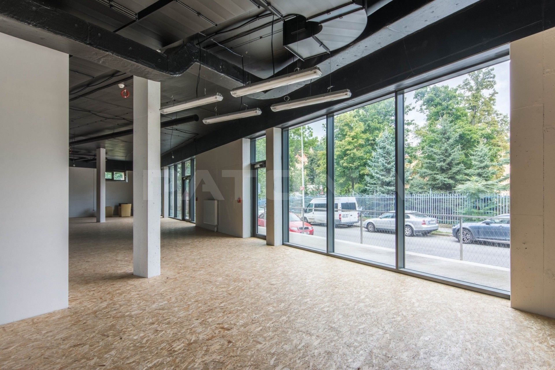 Pronájem obchodní prostory - Kobrova, Praha, 358 m²