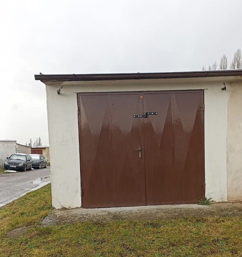 Garáže, Brada-Rybníček, 506 01