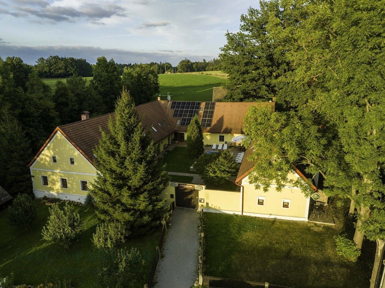 Ubytovací zařízení, 2 041 m²