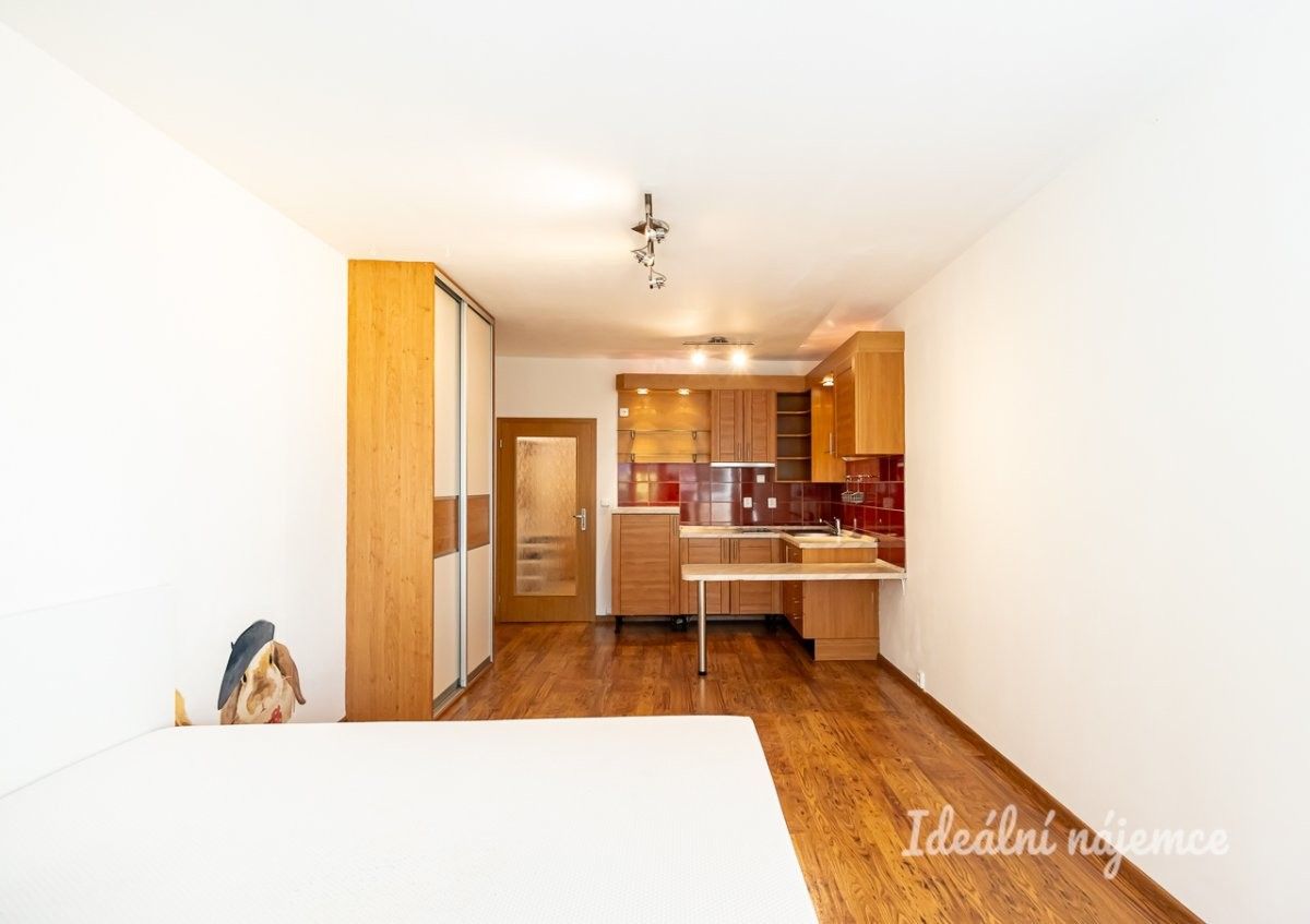 Byt 1+kk · 28 m² · Velké Kunratické, Praha - 4