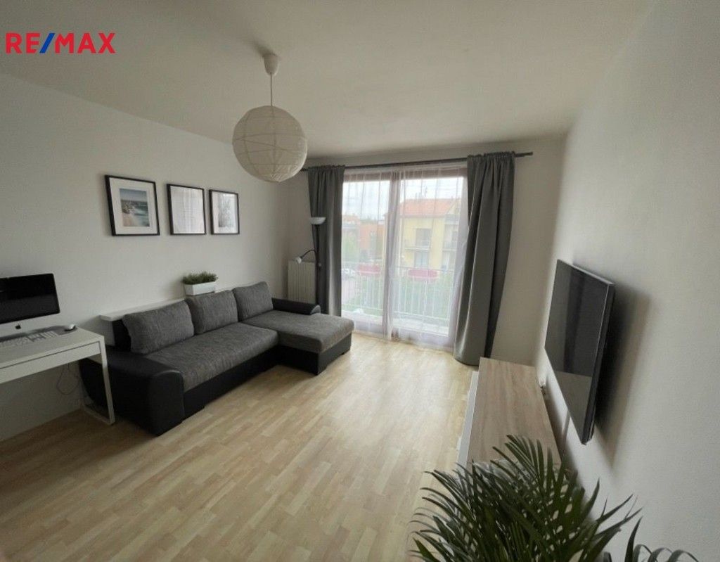 Pronájem byt 2+kk - B. Němcové 1750, Hostivice, 48 m²