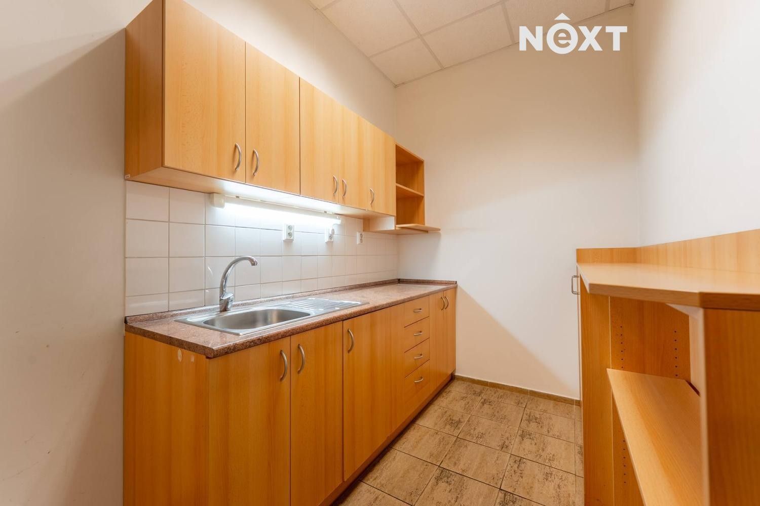 Pronájem kancelář - Vídeňská 104, Vestec, 175 m²