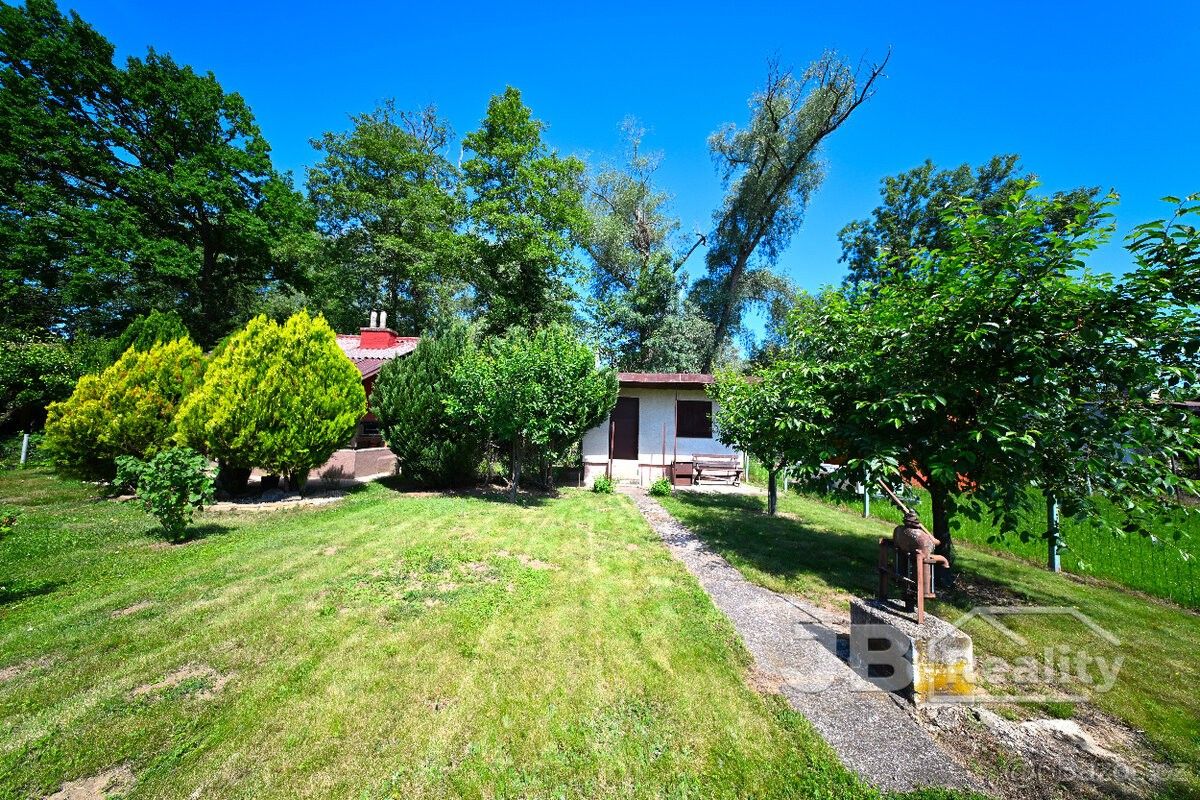 Chaty, Veselí nad Moravou, 698 01 - 1