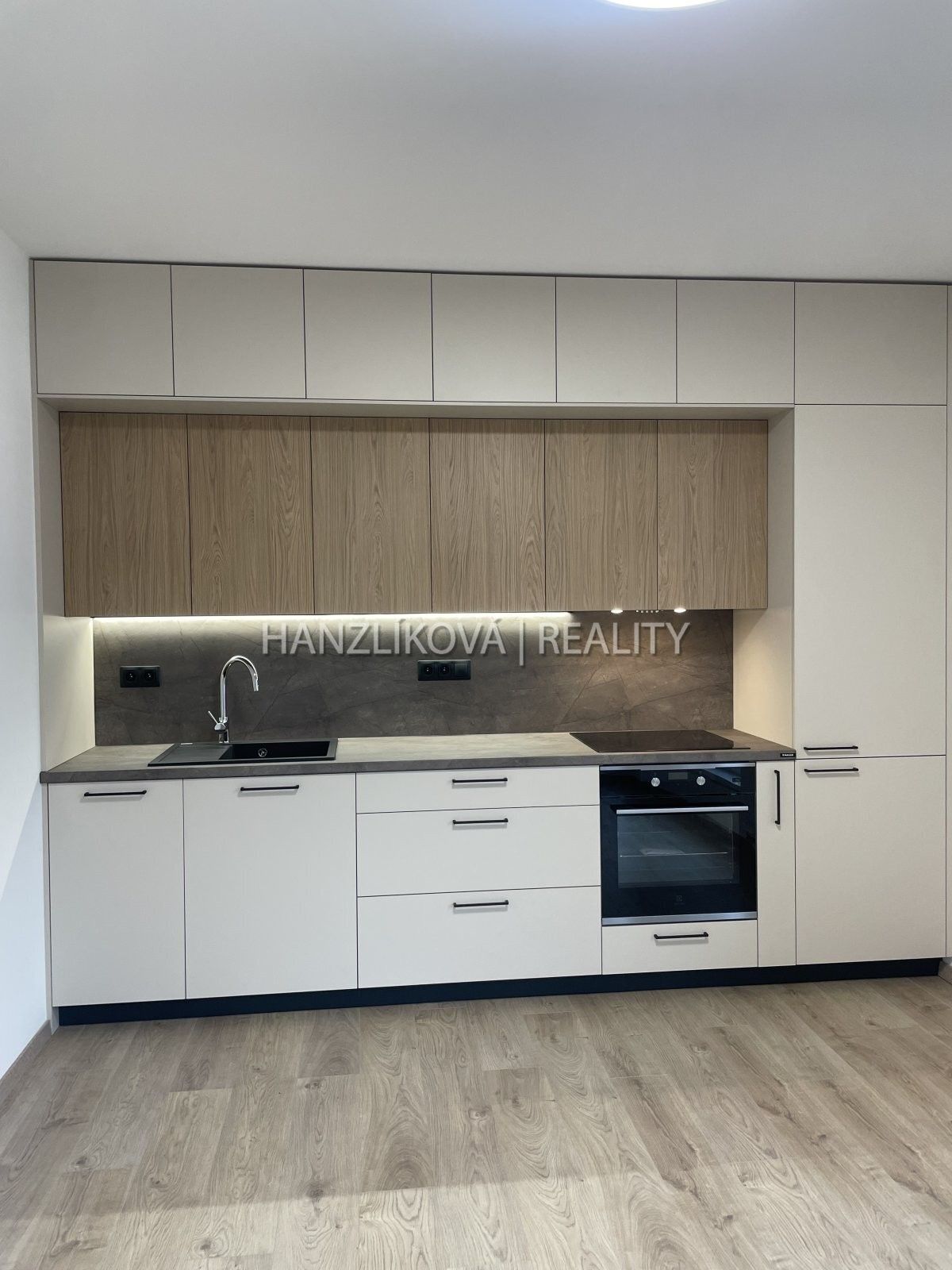 Pronájem byt 2+kk - Hálkova, České Budějovice, 37 m²