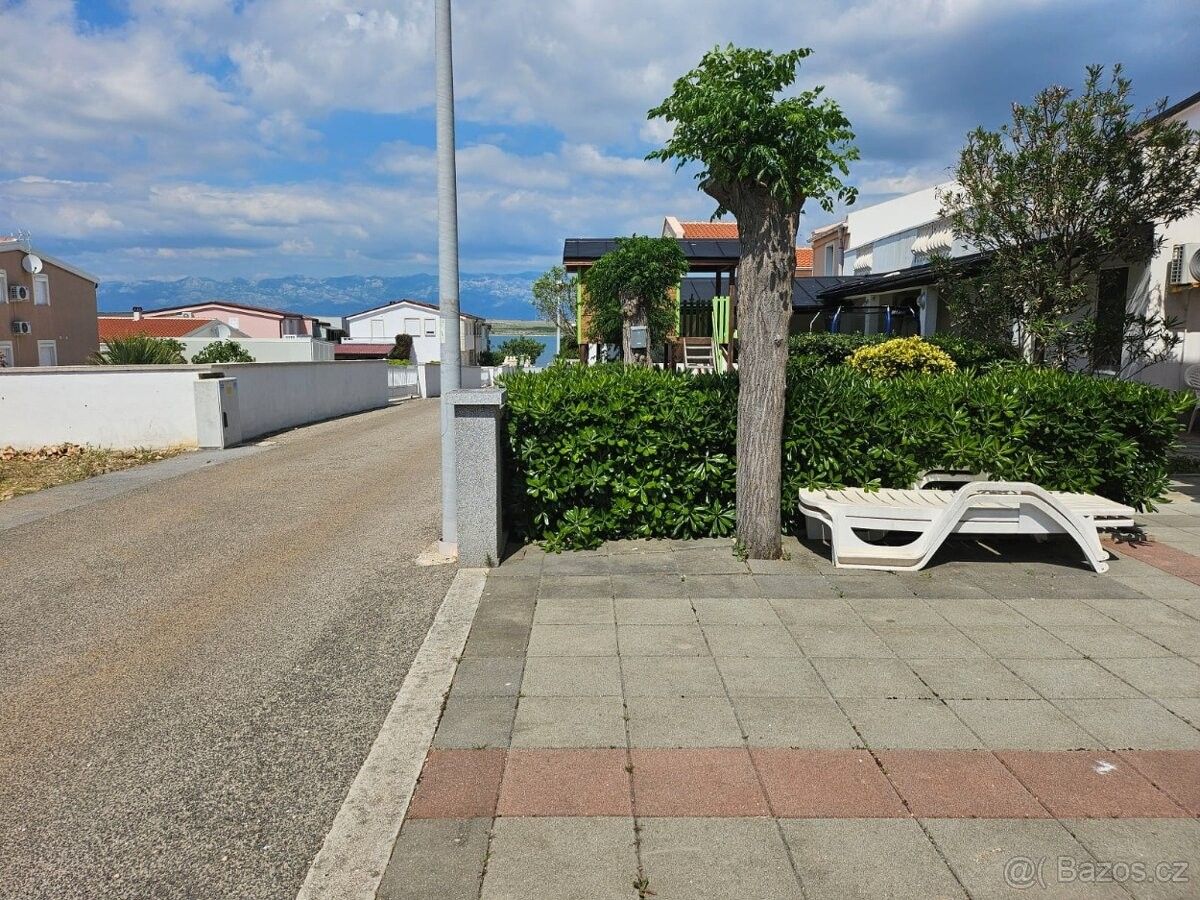 Byty, 987 66, Zahraničí