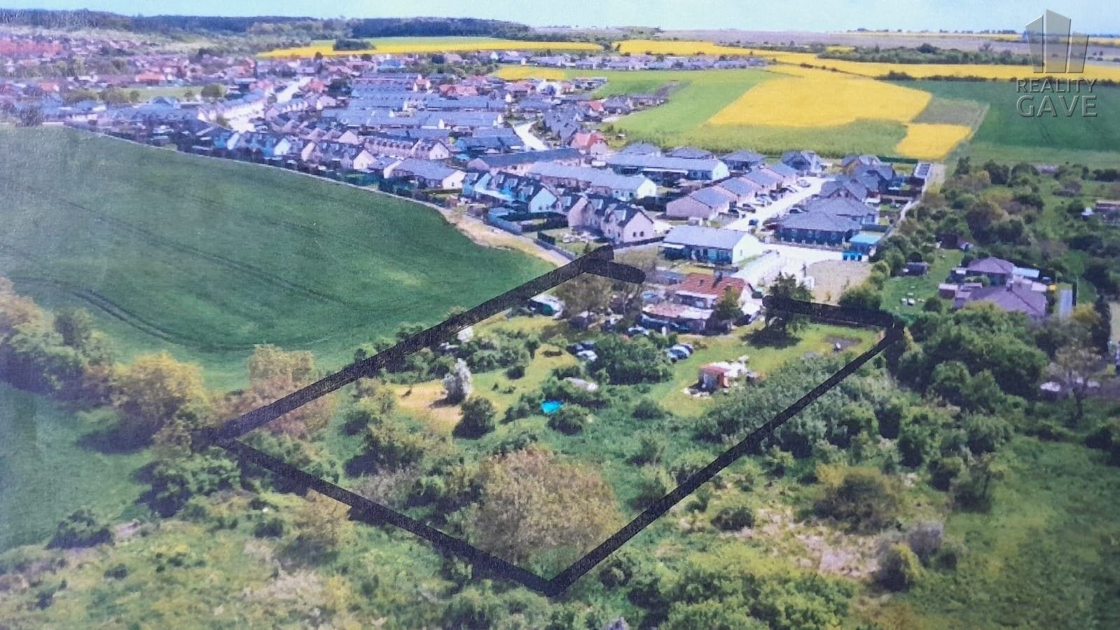 Prodej pozemek pro bydlení - Kozomín, 1 879 m²