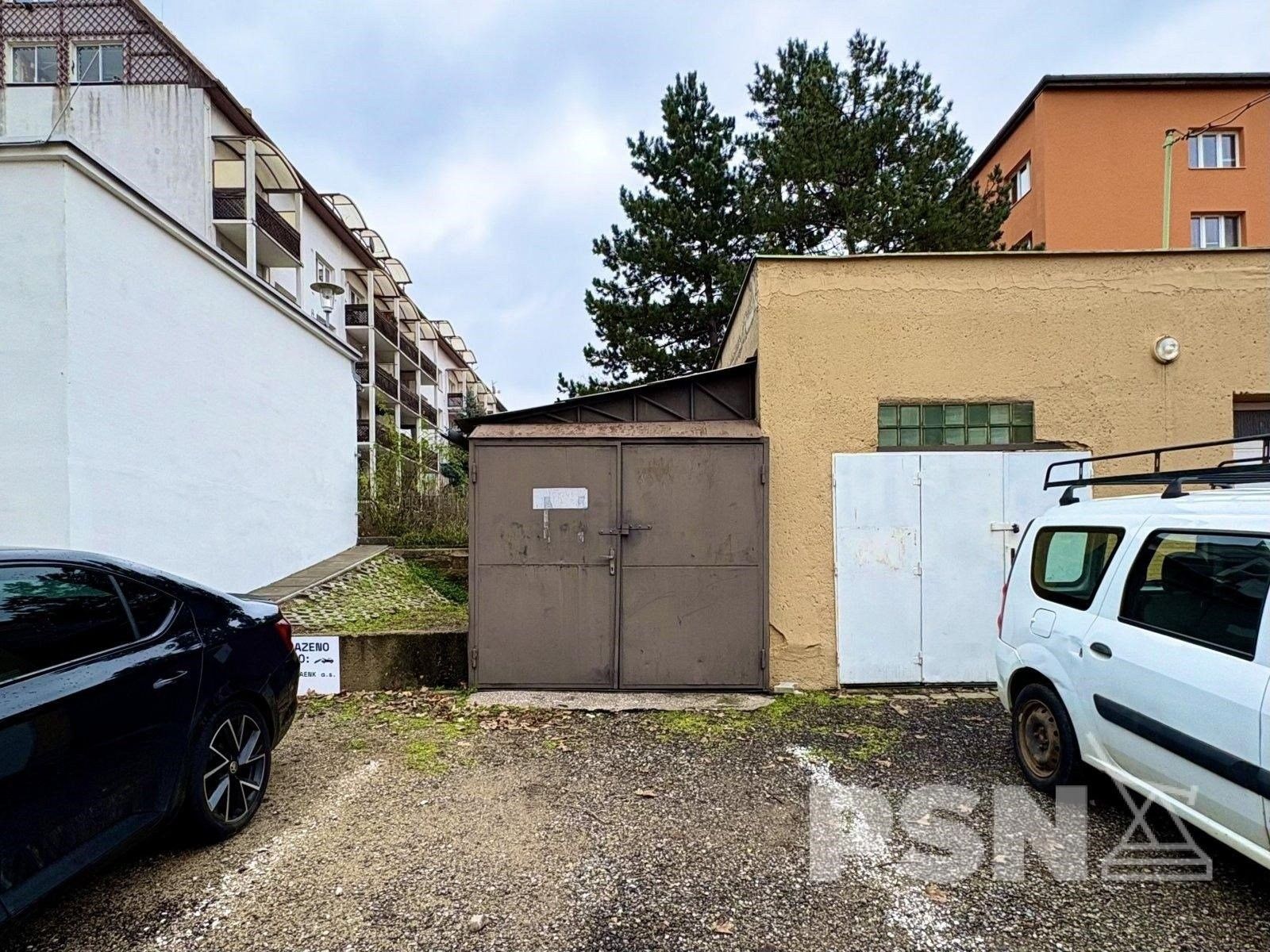 Garáže, Juliánovské náměstí 3878, Brno, 25 m²