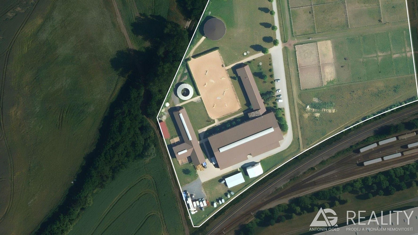 Zemědělské objekty, Úžice, okres Mělník, Středočeský kraj, 5 128 m² - 1