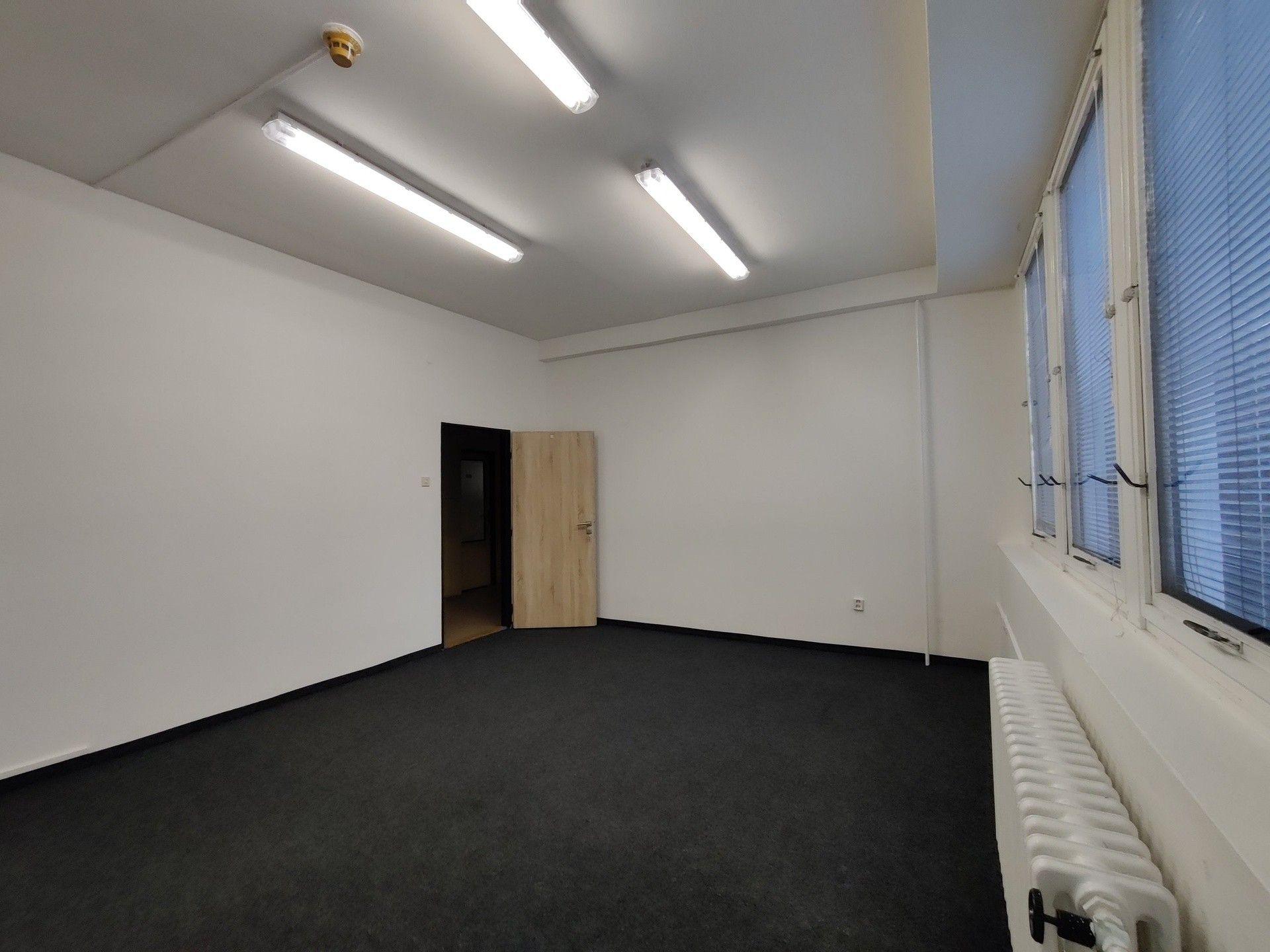 Kancelář · 25 m² · Komořanská, Praha - 3