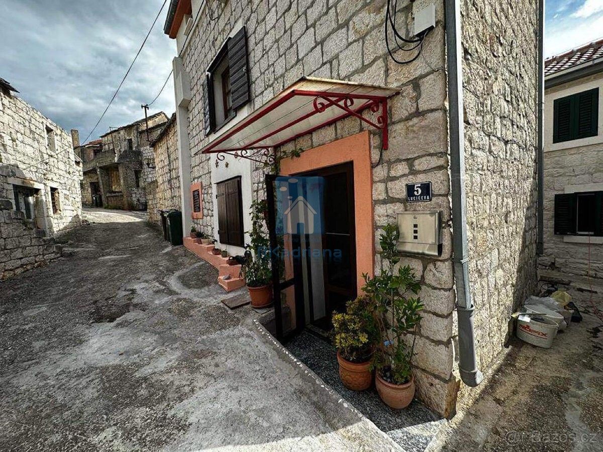 Prodej rodinný dům - 987 66, Zahraničí