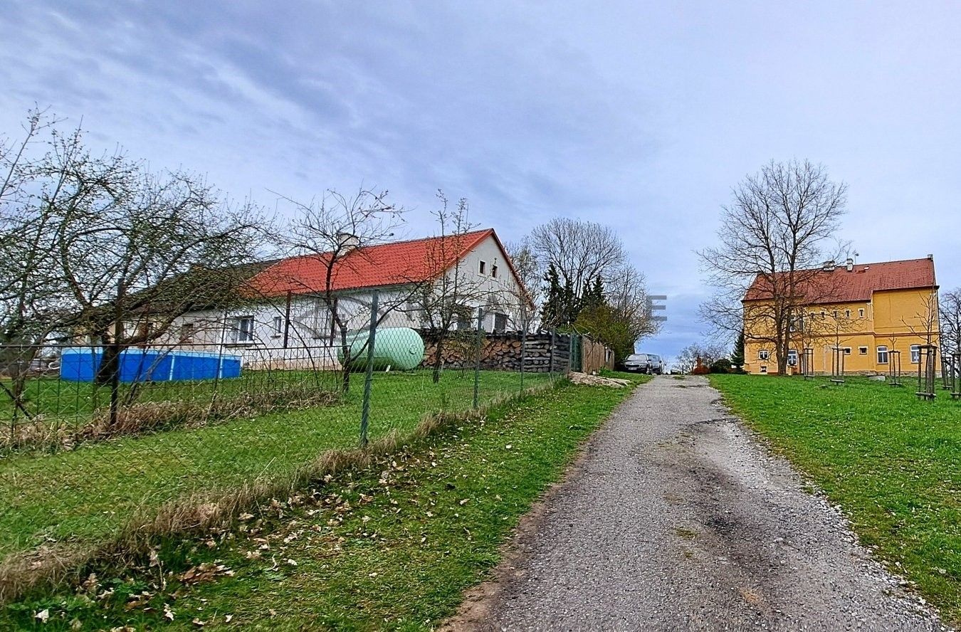 Prodej dům - Velechvín, Lišov, 160 m²