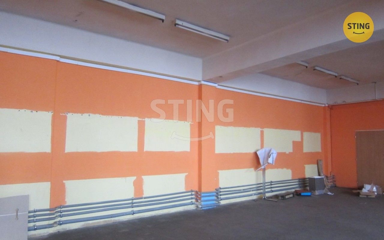 Sklady, tř. Těreškovové, Karviná, 153 m²