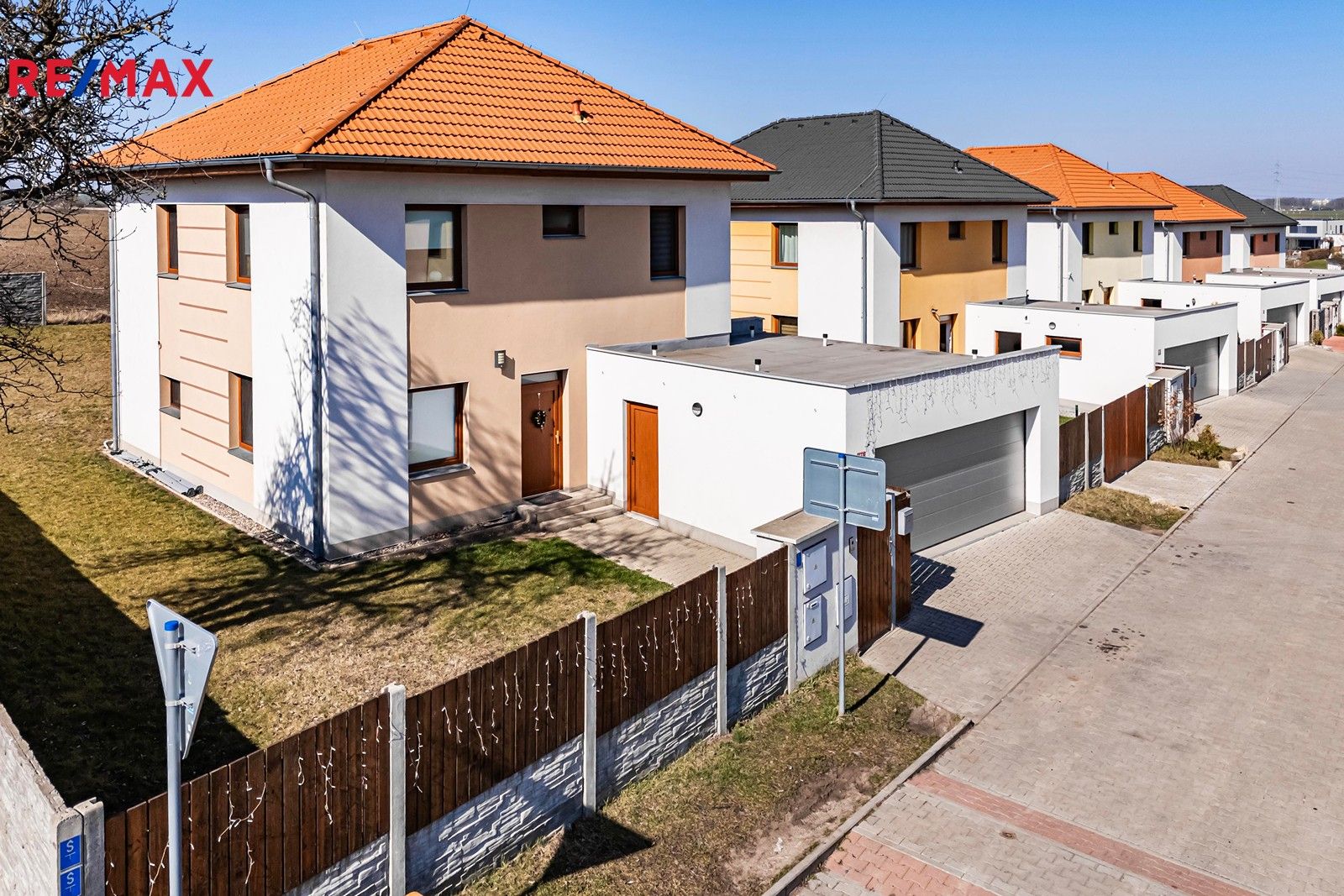 Rodinné domy, Sněžná, Veleň, 180 m²