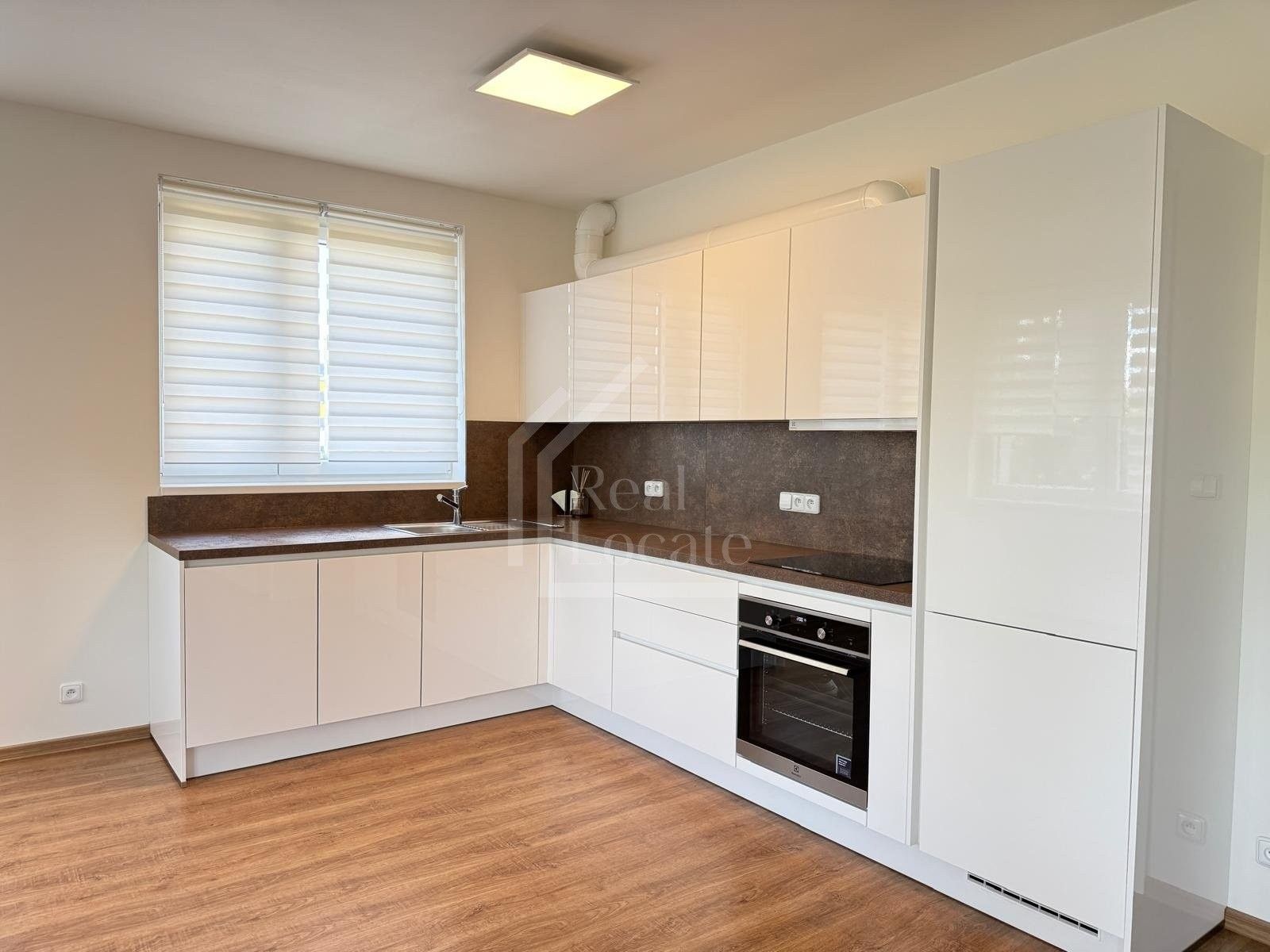 Pronájem byt 2+kk - Pod Harfou, Praha, 64 m²