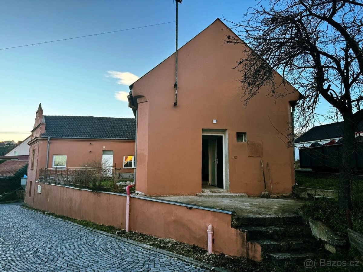 Rodinné domy, Ořechov, 687 37