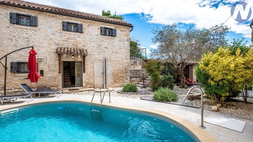 Rodinné domy, 987 66, Zahraničí