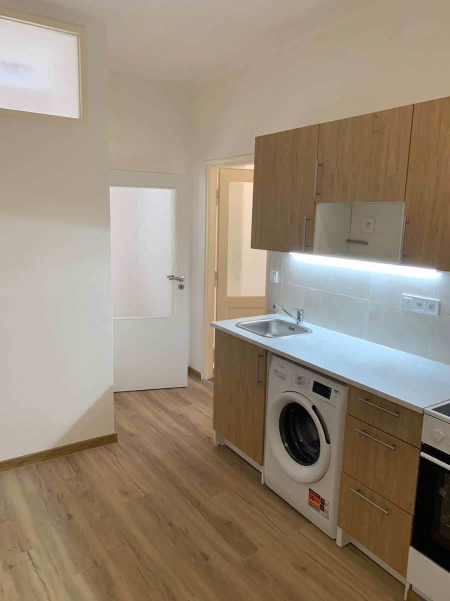 Byt 2+1 · 37 m² · V Korytech, Praha - Záběhlice - 3