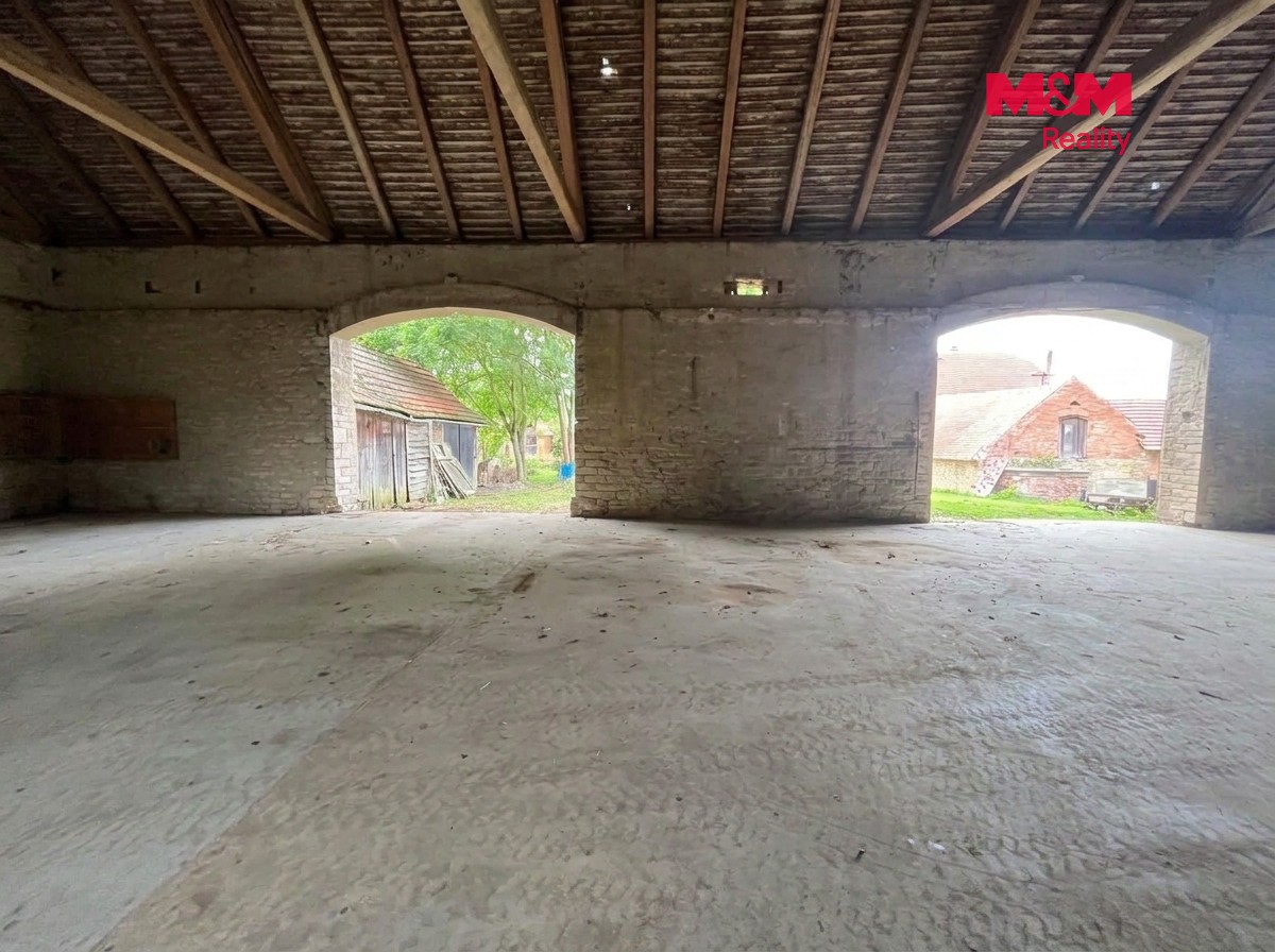 Sklad · 303 m² · Morašice - 2