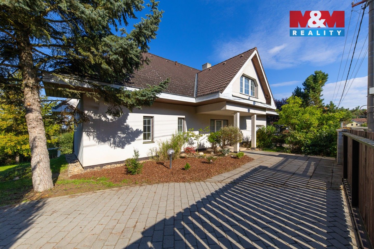 Prodej rodinný dům - Luční, Hradčany, 377 m²