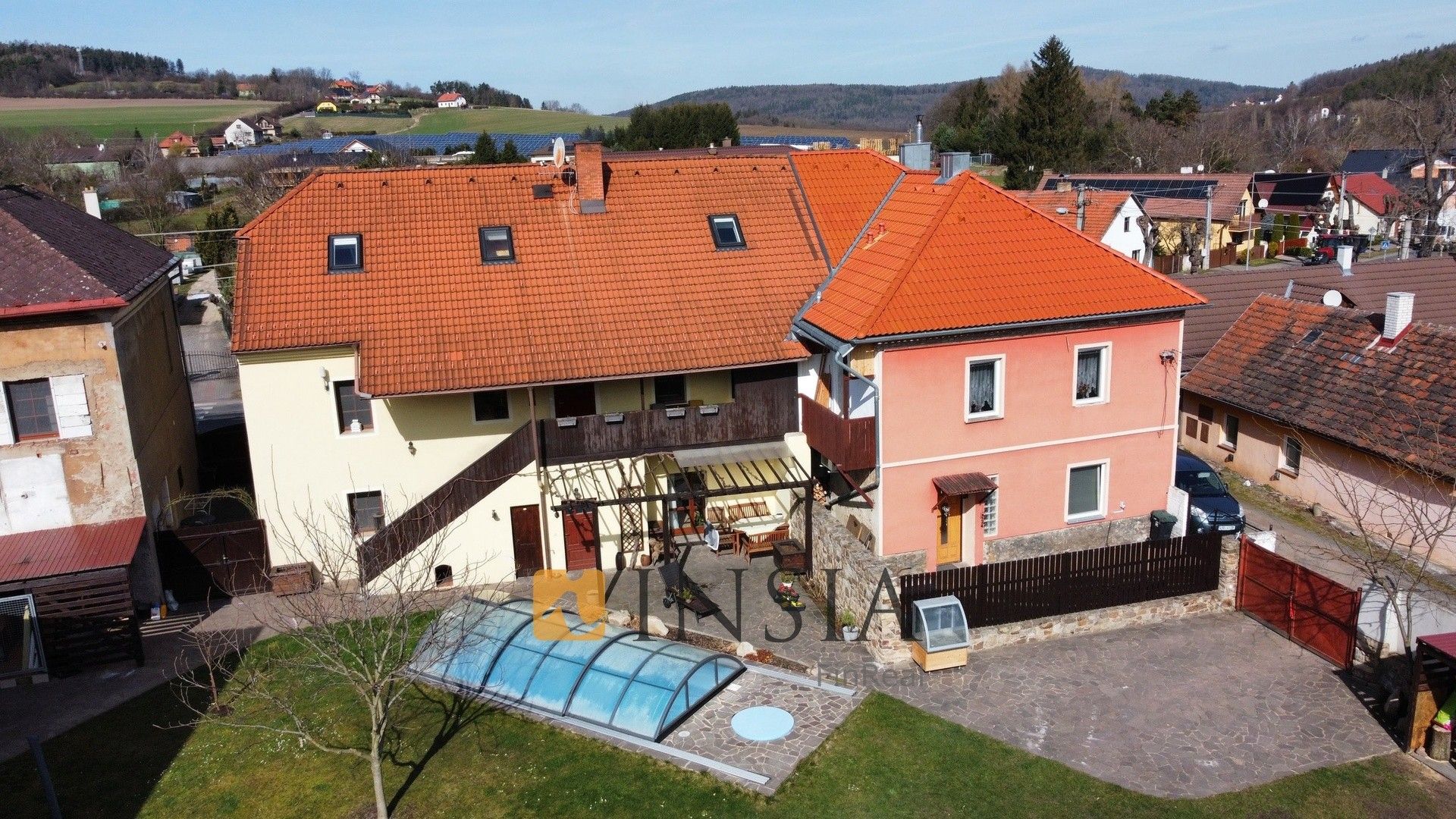 Prodej dům - Eškova, Jince, 470 m²