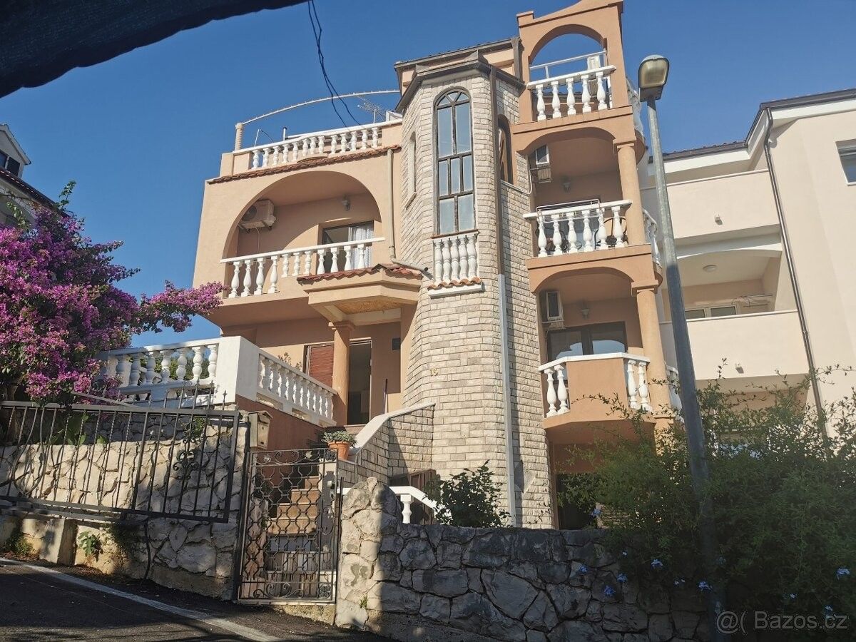 Rodinné domy, 987 66, Zahraničí